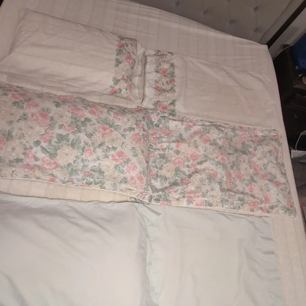 Vtg Eileen West King/Queen Sheet Set Cream‎ Floral Cotton USA 6 pillowcases READ